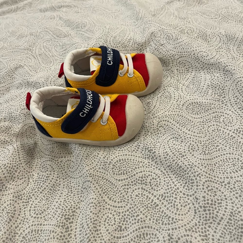 Shoes - Picture 4 of 6